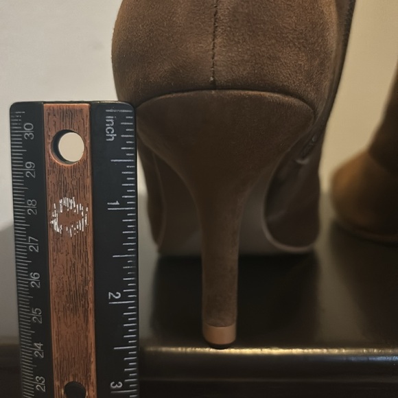 Vince Camuto suede boots, size 7.5 - Picture 4 of 7